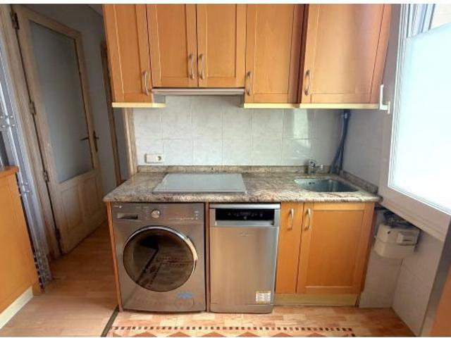 Se alquila apartamento de dos dormitorios en calle Narváez semiesquina a calle Ibiza
