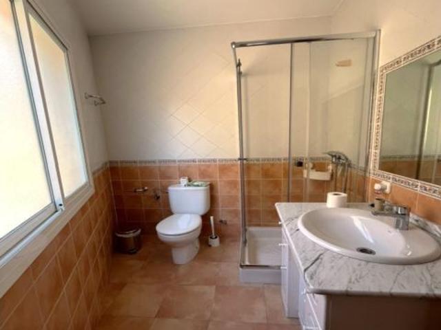 SE ALQUILA APARTAMENTO DE UNA HABITACIÓN EN COIN