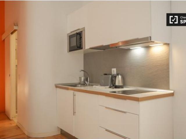 Se alquila apartamento de 1 dormitorio en Cortes, todos los gastos incluidos