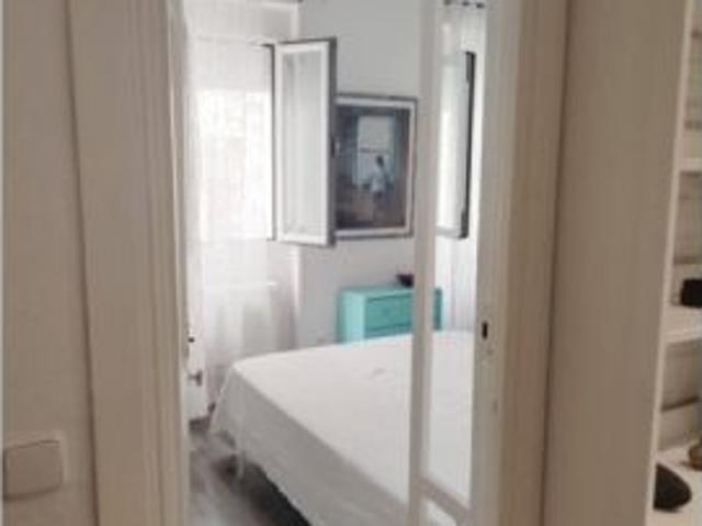 Se alquila apartamento de 1 dormitorio en Embajadores, todos los gastos incluidos