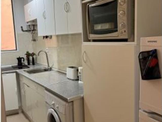 Se alquila apartamento de 1 dormitorio en Embajadores, todos los gastos incluidos
