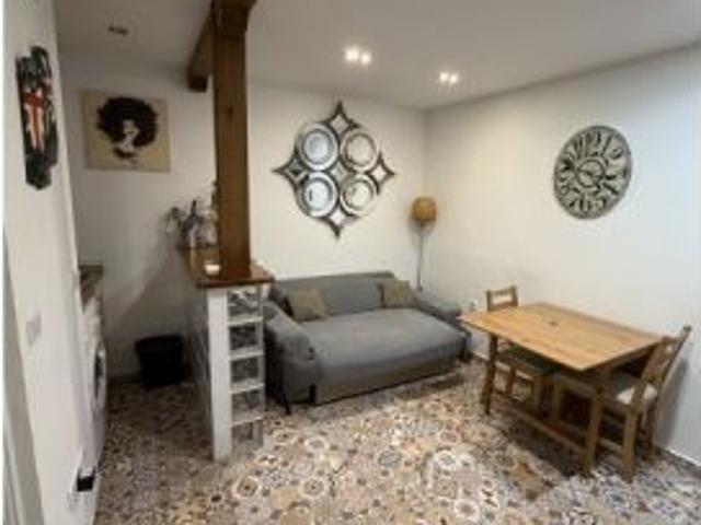 Se alquila apartamento de 1 dormitorio en Embajadores, gastos incluidos