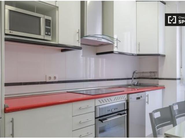 Se alquila apartamento de 1 dormitorio en Embajadores, gastos incluidos