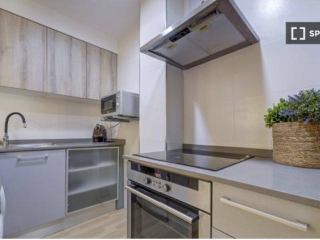 Se alquila apartamento de 2 dormitorios en Mont Olivet, gastos incluidos