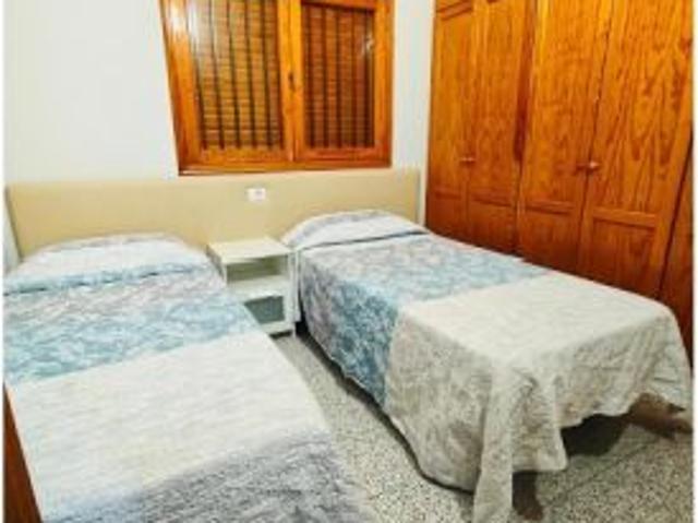Se alquila apartamento de 2 dormitorios en San Bartolomé de Tirajana, gastos incluidos