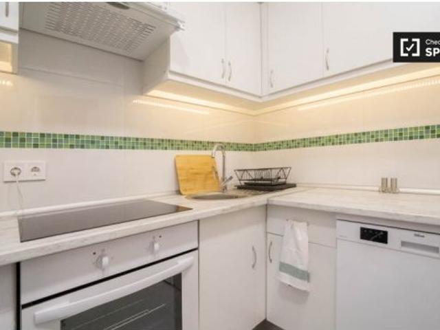 Se alquila apartamento de 2 habitaciones en Bellas Vistas, todos los gastos incluidos