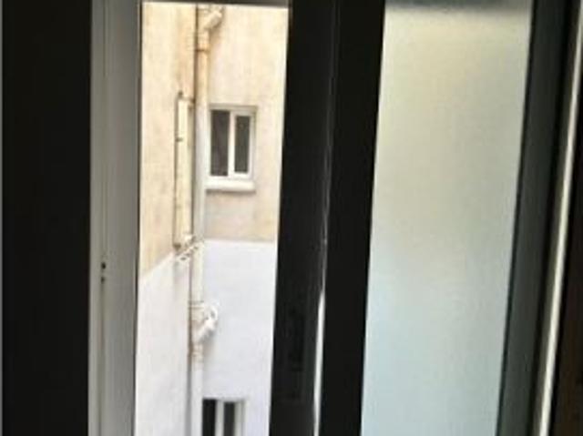Se alquila apartamento de 2 habitaciones en el centro, gastos incluidos, ideal para parejas