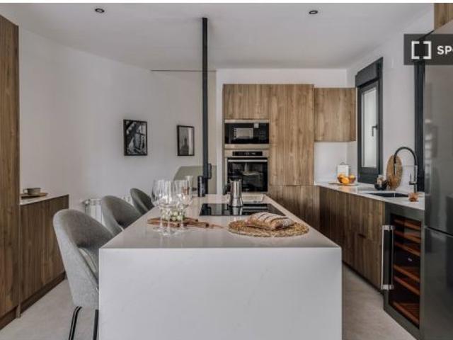 Se alquila apartamento de 2 habitaciones en Goya, Madrid. Se admiten mascotas