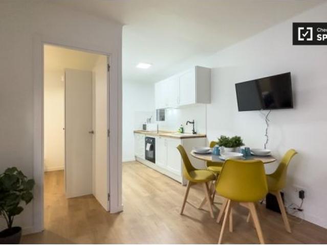 Se alquila apartamento de 2 habitaciones en La Florida, todos los gastos incluidos