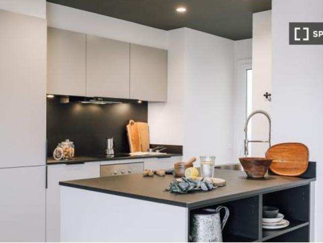 Se alquila apartamento de 2 habitaciones en La Salut, ideal para parejas