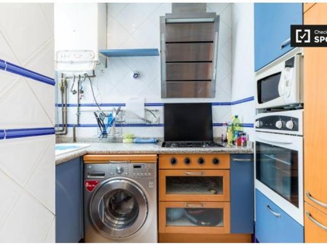 Se alquila apartamento de 2 habitaciones en Russafa, gastos incluidos