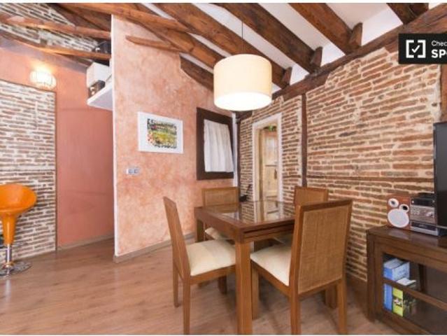Se alquila apartamento de 2 habitaciones en Universidad