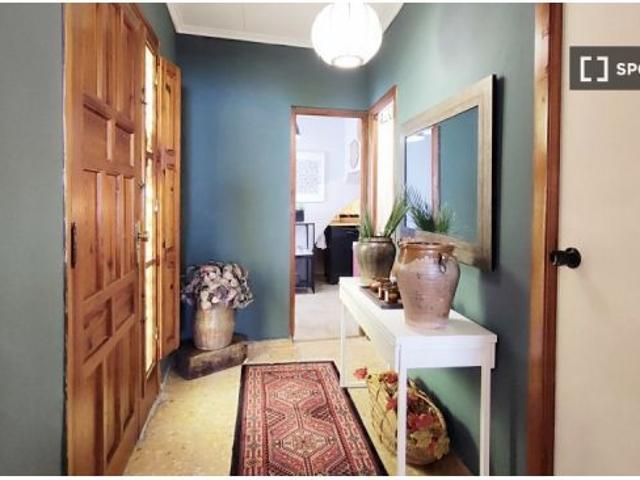 Se alquila apartamento de 3 habitaciones en Bolbaite, ideal para mujeres y parejas