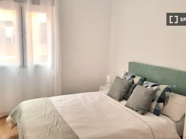 Se alquila apartamento de 3 habitaciones en La Goleta