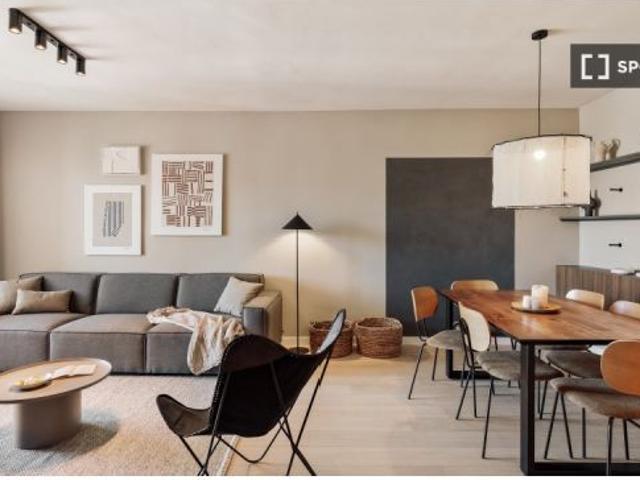 Se alquila apartamento de 3 habitaciones en Les Corts, ideal para profesionales y parejas