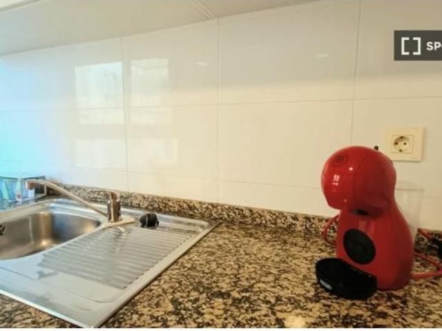 Se alquila apartamento de 3 habitaciones en Patraix, solo para profesionales