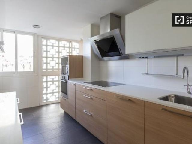 Se alquila apartamento de 4 habitaciones en Casa de Campo, gastos incluidos, perfecto para familias