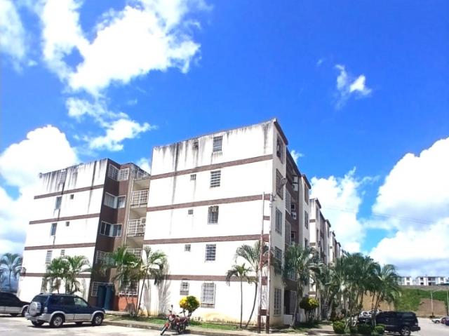 Se Alquila Apartamento de 65 m2 3h/2b/1p Resd Atlántico Cúa