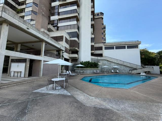 SE ALQUILA APARTAMENTO EN VALLE ARRIBA