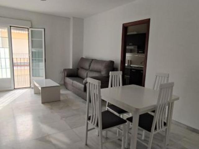 Se alquila apartamento en zona centro en Calle Bodegas