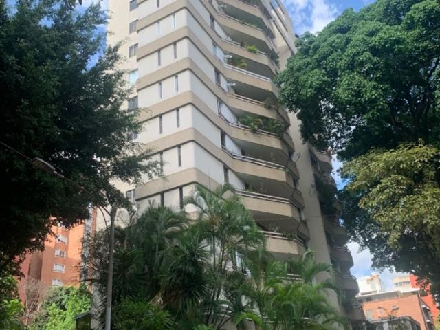 Se alquila apartamento 182m2 El Rosal 0357