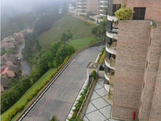 Se alquila apartamento 500m2 + Terraza 500m2 Los Naranjos del Cafetal
