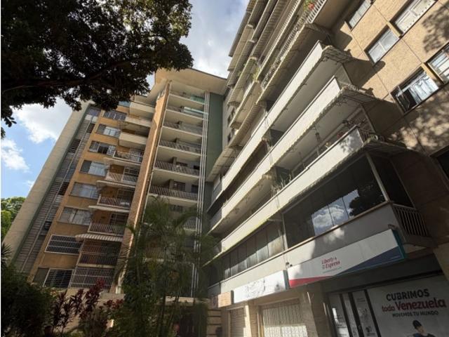 Se alquila apartamento 76m2 Altamira 0083