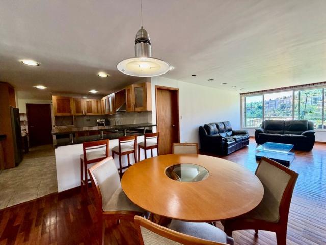 Se alquila apto 189m2 3h+s/5b/4p Escampadero
