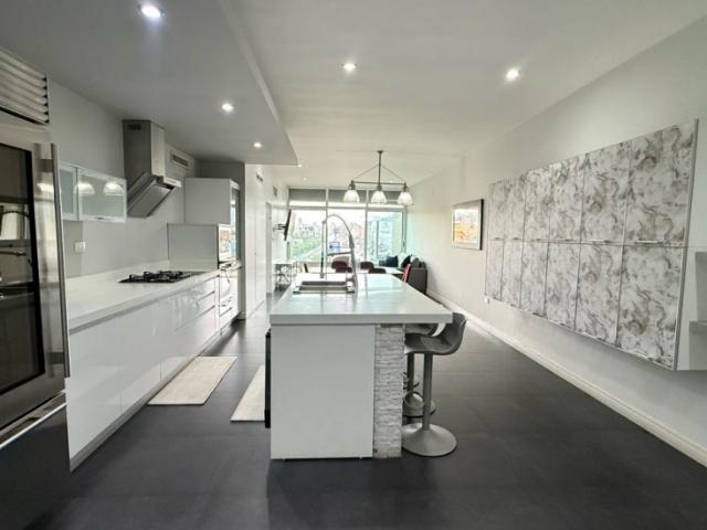 Se alquila apto 220m2 Urb. Lomas de las mercedes