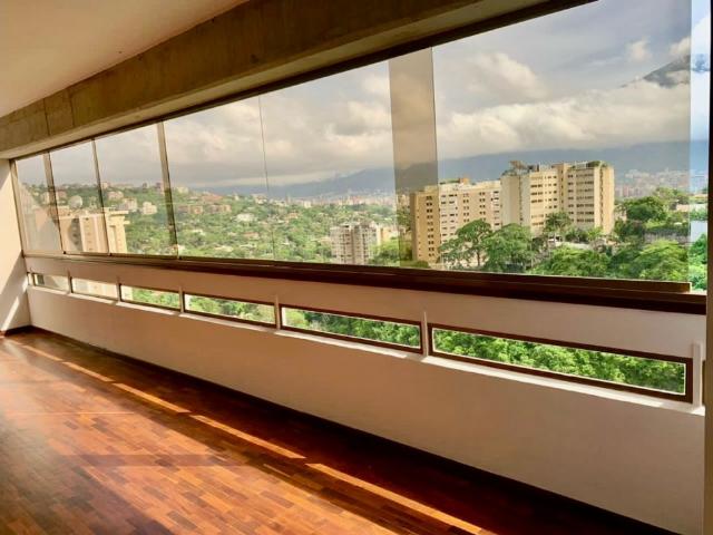 Se alquila apto 230m2 3h+s/5b/2p Las Mesetas Santa Rosa de Lima