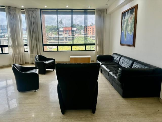 Se alquila Apto 278m² 4h+s/4b+s/4 Colinas de Valle Arriba