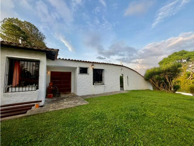 Se Alquila Casa 2200m² 4h/6b/20p La Lagunita