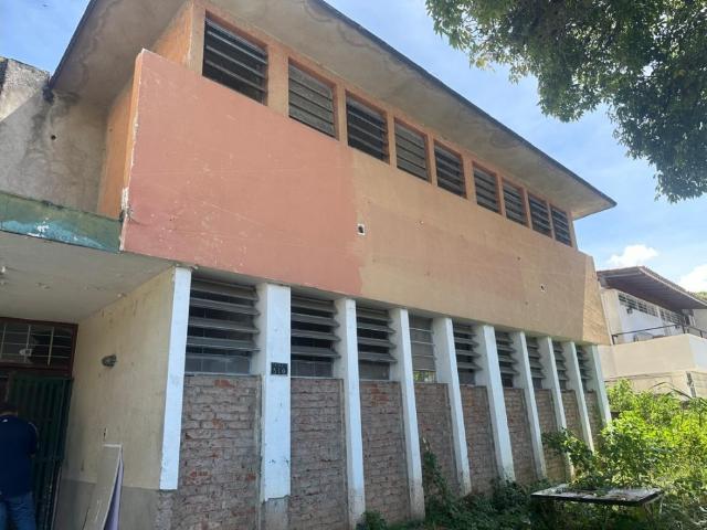 Se vende _alquila casa Comercial /1.260m2 Chuao