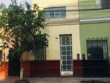 Se alquila casa de 3 pisos!