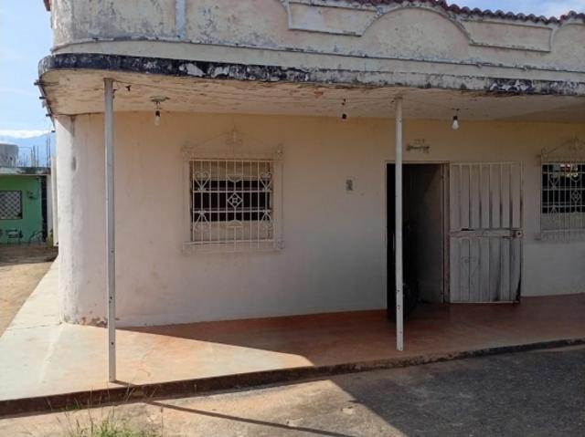 SE ALQUILA CASA EN LA HOYADA. AL22 438HOY MARA