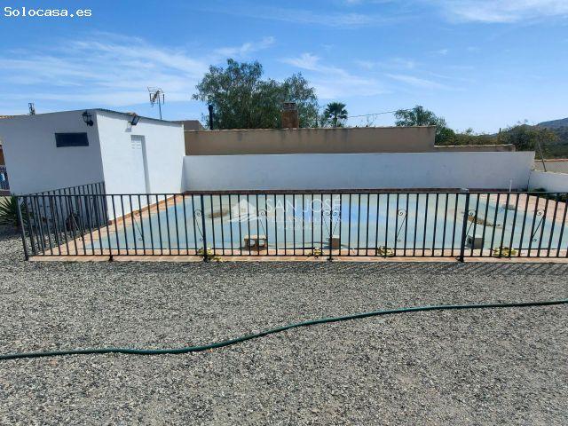 SE ALQUILA CHALET AMUEBLADO Y CON PISCINA EN ASPE