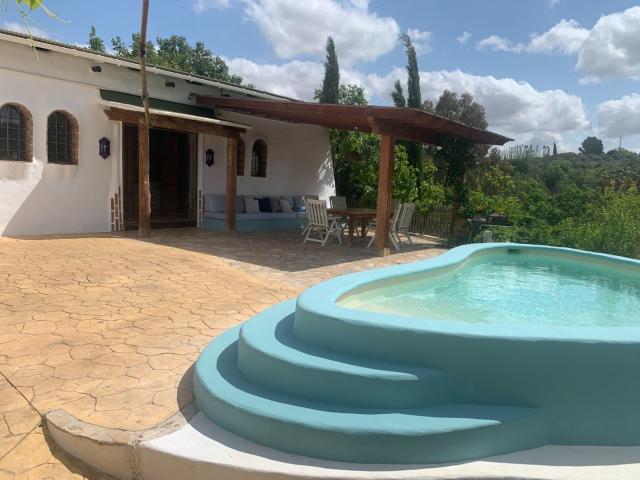 SE ALQUILA CHALET EN COIN BUENA ZONA