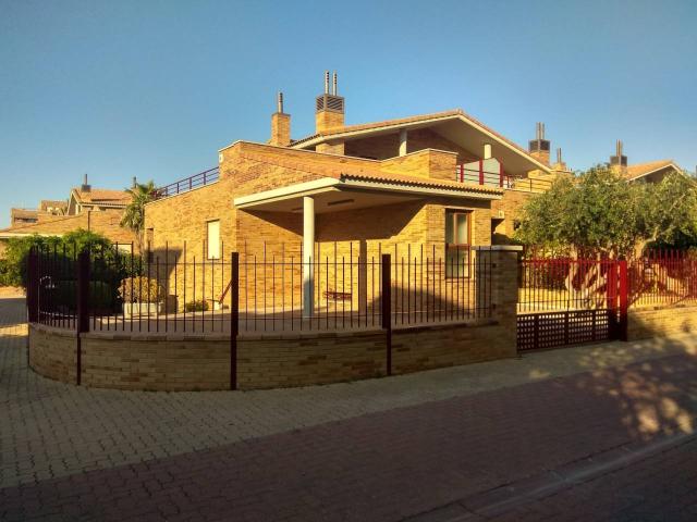 Se alquila chalet exclusivo de alto standing en la Urb. Parque del Sur, en Montecanal, en Zaragoza