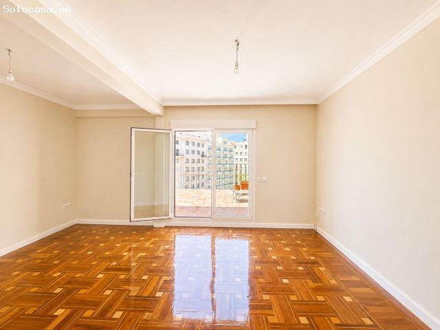Se alquila coqueto ático con vistas de ensueño y terraza muy amplia en el Centro de Madrid