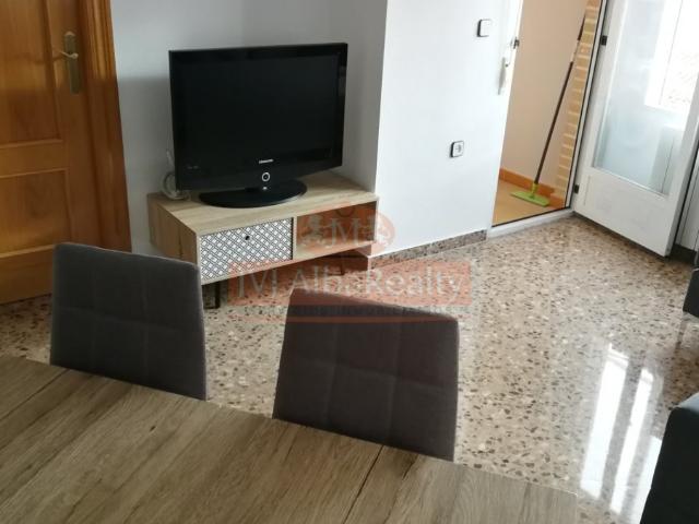 SE ALQUILA COQUETO Y PRÁCTICO APARTAMENTO, MUEBLES SEMINUEVOS, CON TRASTERO Y 2 HERMOSAS TERRAZAS