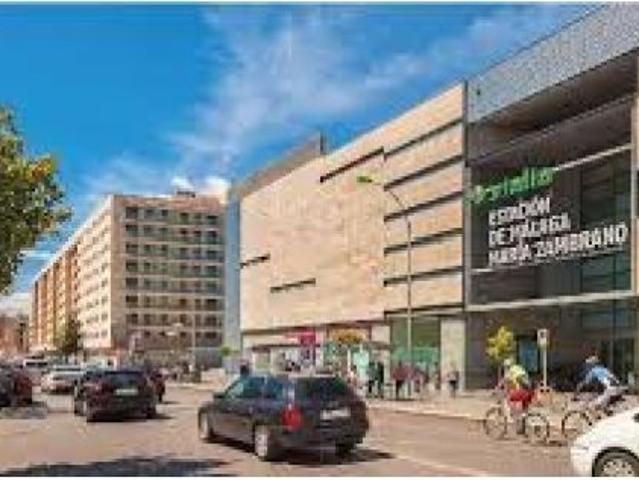 SE ALQUILA DESDE AHORA MAXIMO 10 MESESBONITO ESTUDIO EN MALAGA EN MARIA ZAMBRANO