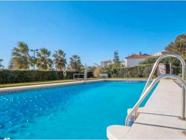 Se alquila desde 1.9.27 30.6.28 magnifico apartamento en 1ª línea de playa en Fuengirola