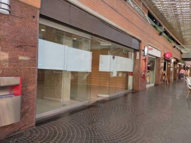 Se Alquila exclusivo Local 113 M2 Centro Comercial San Ignacio