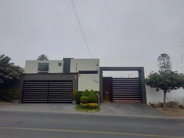 Se alquila elegante casa ubicad dentro de condominio en la molina