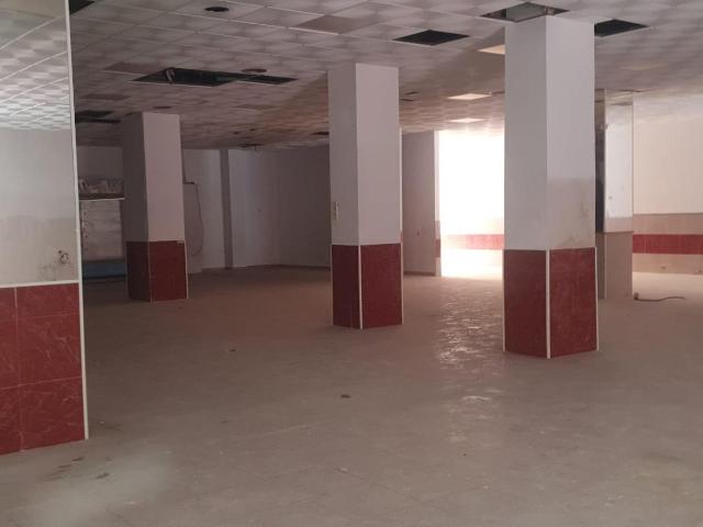 Se alquila enorme local comercial en La Flota