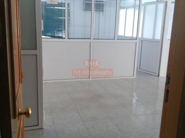 SE ALQUILA ENTREPLANTA PARA OFICINAS DE 80 mts