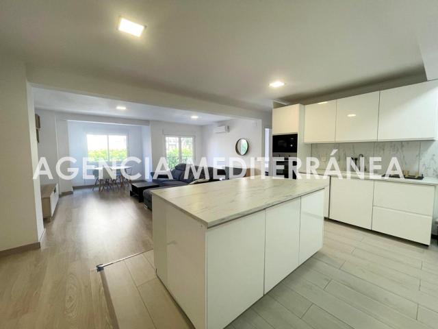 ¡Se alquila espectacular piso amueblado en Ruzafa! · Agencia Mediterránea Consultores Inmobiliarios