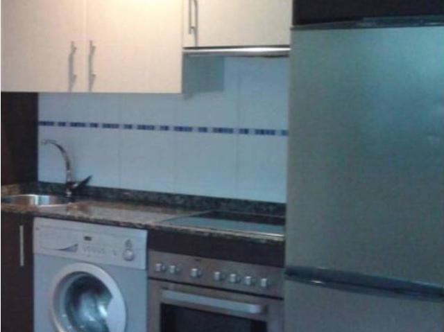 Se alquila estudio en O Couto