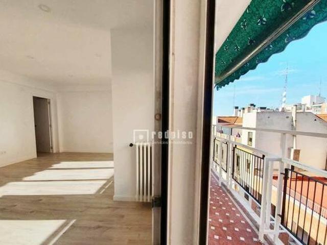 SE ALQUILA ESTUPENDO PISO EN LA CALLE LUIS CABRERA ESQUINA CON CALLE CARTAGENA
