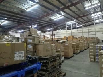 Se alquila galera comercial colon zona libre 2000m mezanine 2 niveles